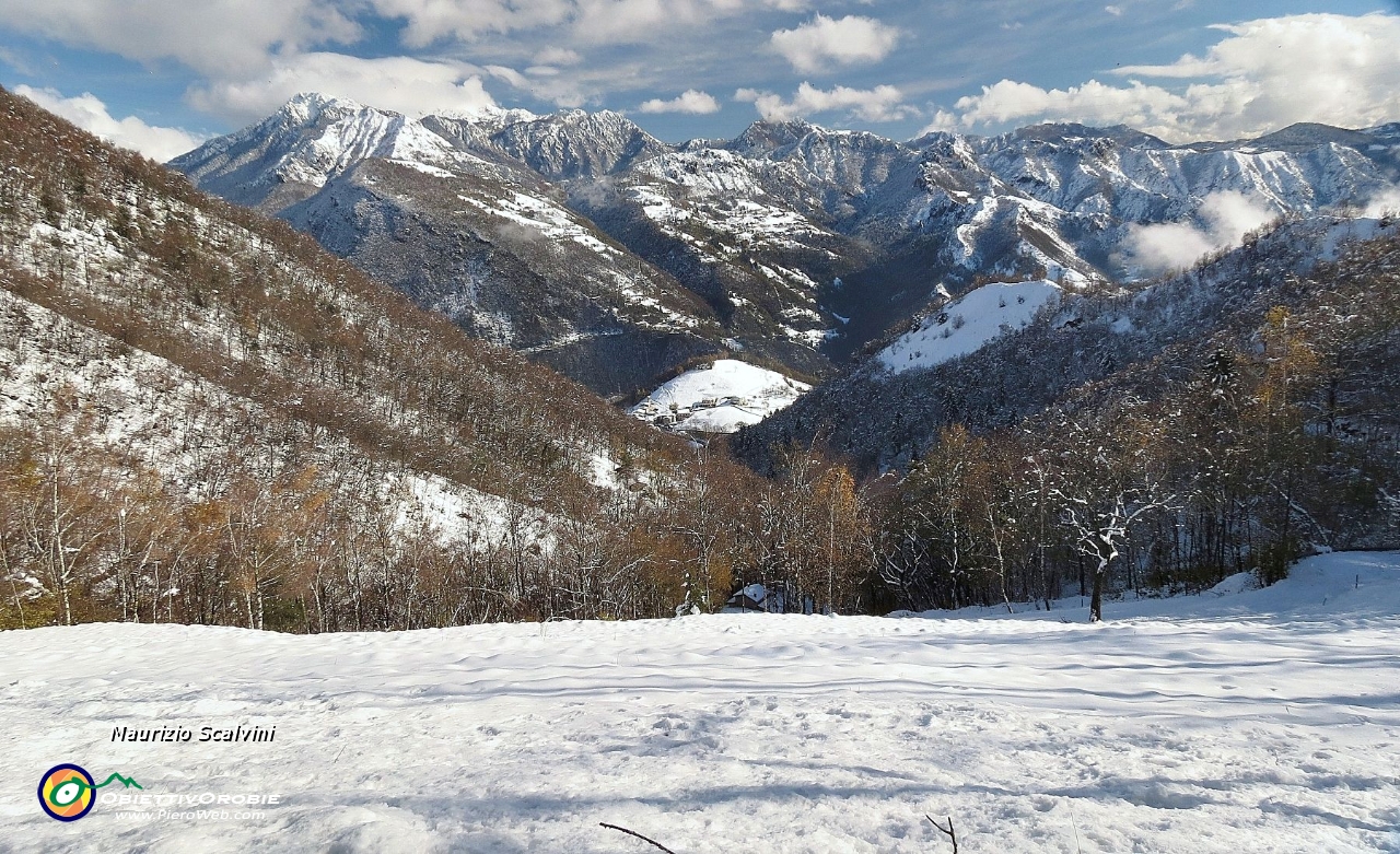 04 Panorama verso il Monte Gioco....JPG